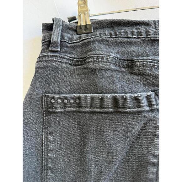 BLANKNYC Black Needed Me Skirt Size 34 with Fabric Pull - Picture 7 of 9